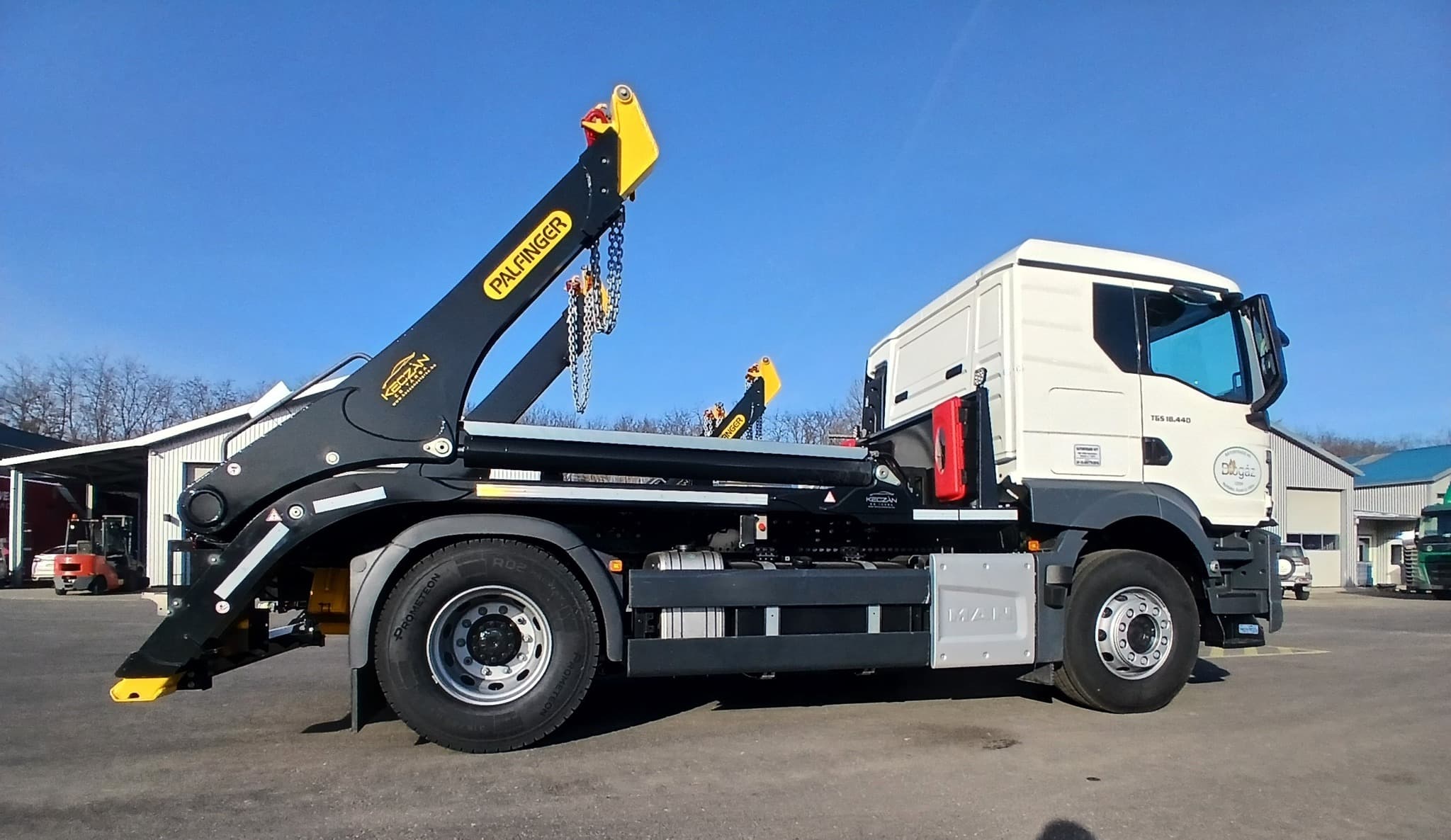 Újabb sikeres projekt: PALFINGER PST 14 TEC konténeremelők MAN TGS alvázakon